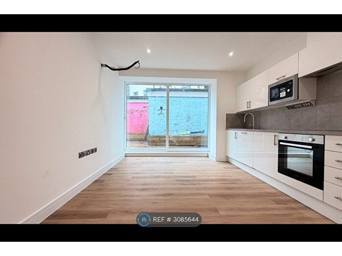 2 Bedroom Flat To Rent In Hinton Road, London, SE24