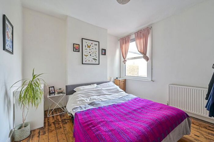 2 Bedroom Maisonette To Rent In Boundary Road, Colliers Wood, London, SW19