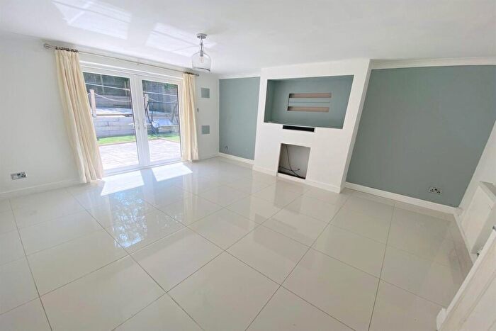 2 Bedroom House To Rent In Hawthorn Rise, BN9