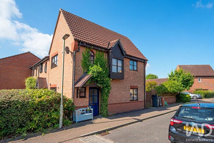 3 Bedroom End Of Terrace House To Rent In Thresher Close, Bishop's Stortford, CM23