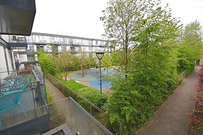 2 Bedroom Flat For Sale In Jacks Farm Way, Highams Park, London., E4