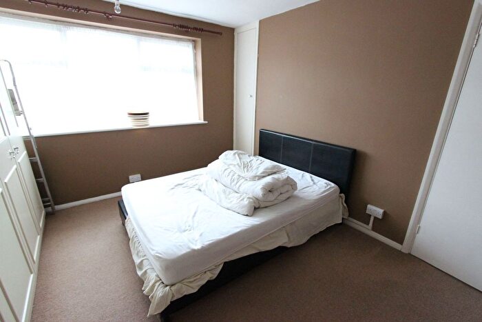 2 Bedroom Flat To Rent In Bramley Close, Southgate, N14