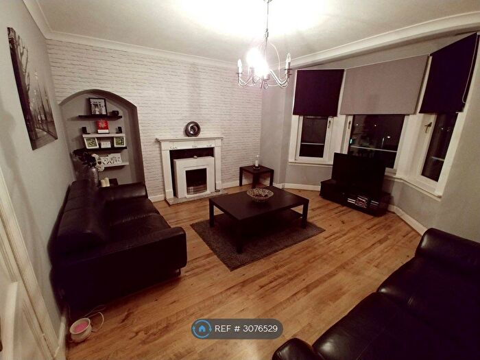 2 Bedroom Flat To Rent In Cardross Street, Dundee, DD4