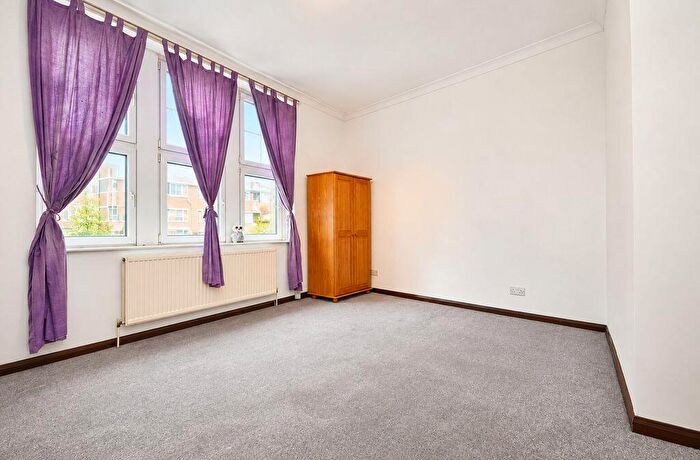 1 Bedroom Flat For Sale In Balham Hill, London, SW12