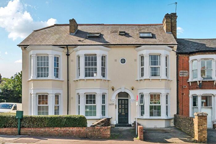 1 Bedroom Flat To Rent In Underhill Road, East Dulwich, London, SE22