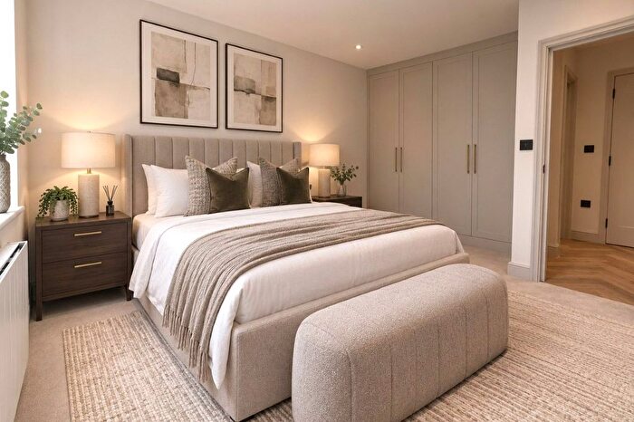 2 Bedroom Flat For Sale In Manhattan House, High Street, Crowthorne, RG45
