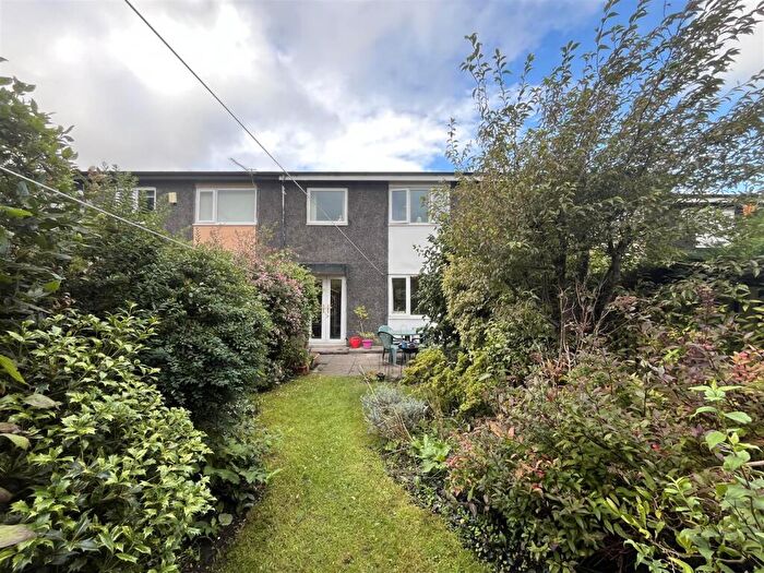 3 Bedroom Town House For Sale In Field Head Lane, Halifax, HX2