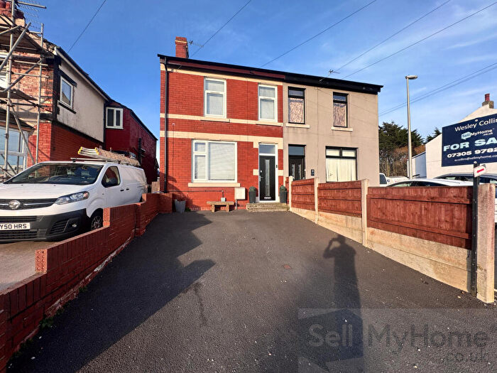 3 Bedroom Semi-Detached House For Sale In Vicarage Lane, Blackpool, FY4