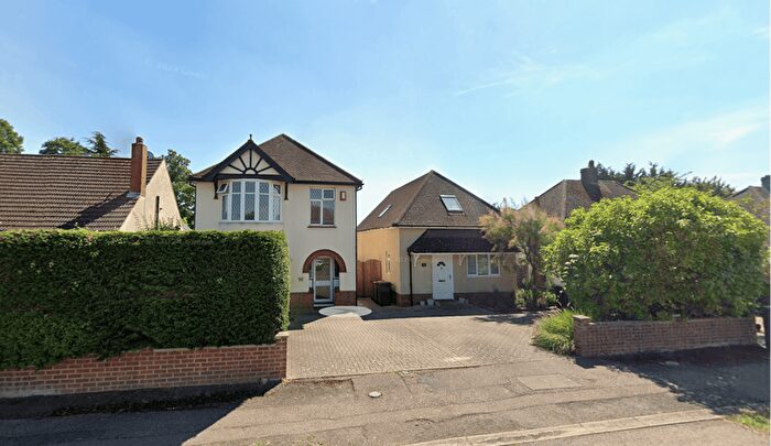 3 Bedroom Detached House For Sale In Chantry Avenue, Bedford, Kempston, MK42