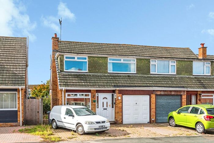 3 Bedroom Semi-Detached House For Sale In Duchess Way, Swindon, SN2