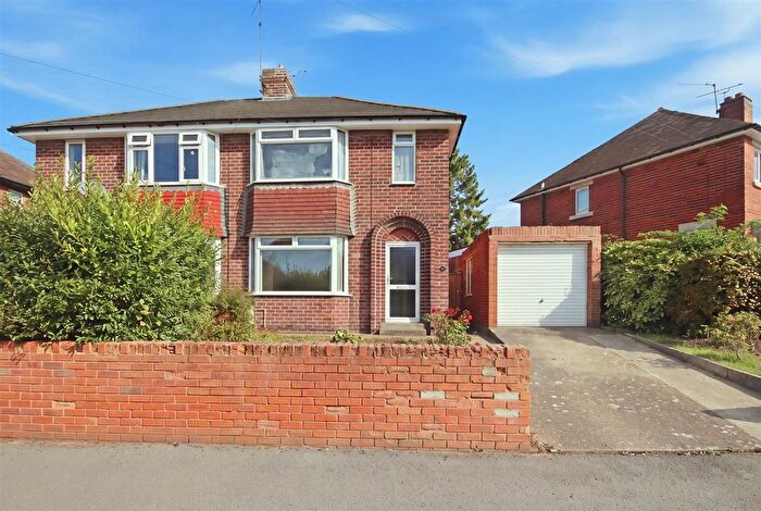 3 Bedroom Semi-Detached House For Sale In Franklyn Drive, Staveley, S43