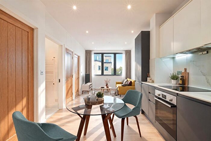 2 Bedroom Flat For Sale In Warwick House, Station Road, Redhill, RH1