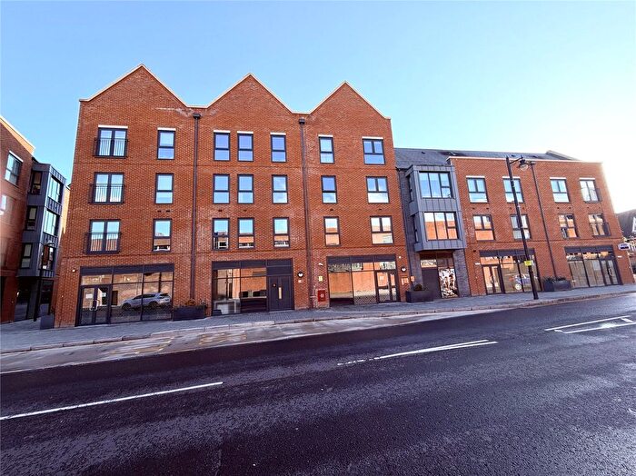 2 Bedroom Flat To Rent In Market Street, Newbury, Berkshire, RG14