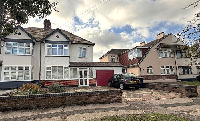3 Bedroom House For Sale In Harvest Bank Road, West Wickham, BR4