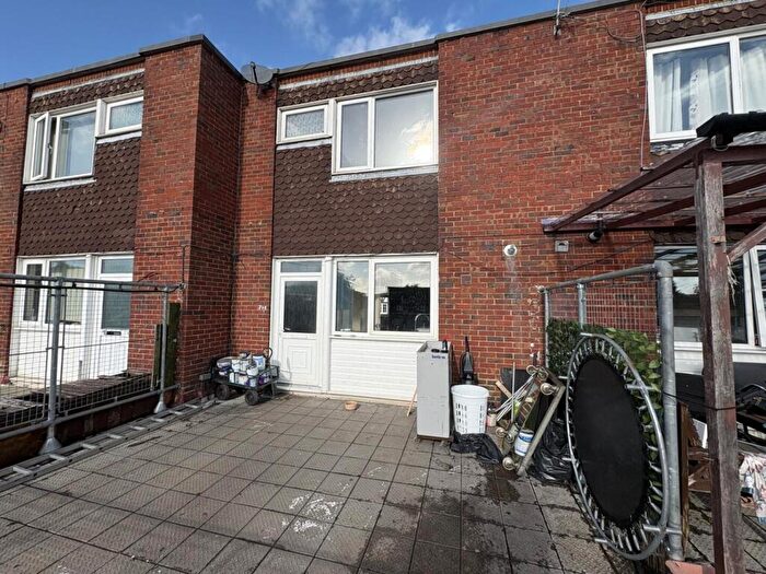 3 Bedroom Flat For Sale In Farncombe Street, Godalming, GU7