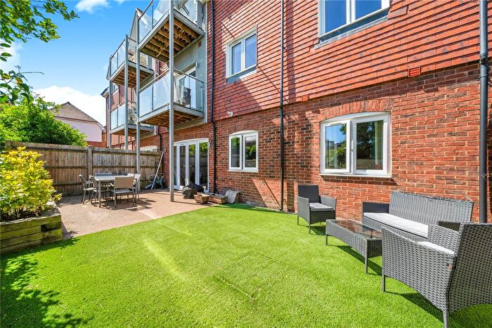 2 Bedroom Flat For Sale In Brookwood, Woking, Surrey, GU24