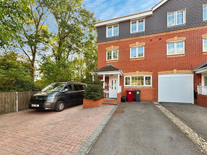 3 Bedroom End Of Terrace House For Sale In Ruskin, Henley Road, Caversham, RG4