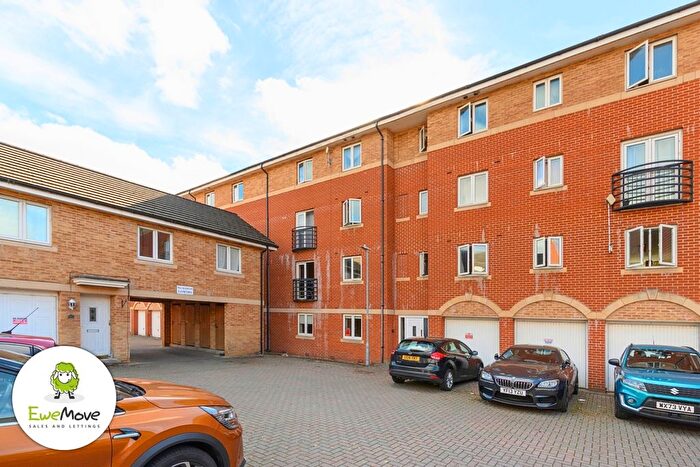 2 Bedroom Flat For Sale In Saltash Road, Swindon, SN2