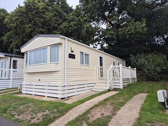 2 Bedroom Property For Sale In Hoburne Park, Hoburrne Lane, Highcliffe On Sea, BH23