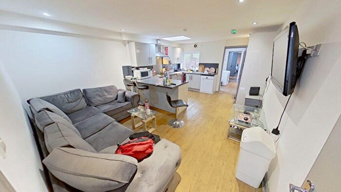6 Bedroom House To Rent In Heeley Road, Selly Oak, Birmingham, B29