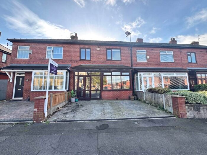 2 Bedroom Town House For Sale In Thornham Lane, Thornham, Oldham, OL2