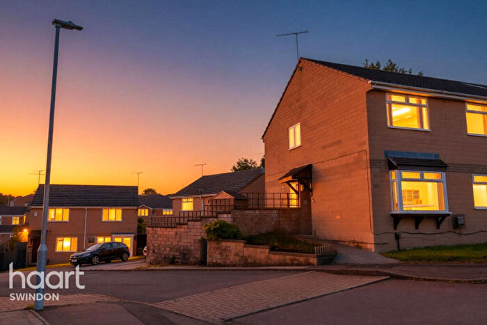 4 Bedroom Semi-Detached House To Rent In Westminster Road, Swindon, SN5
