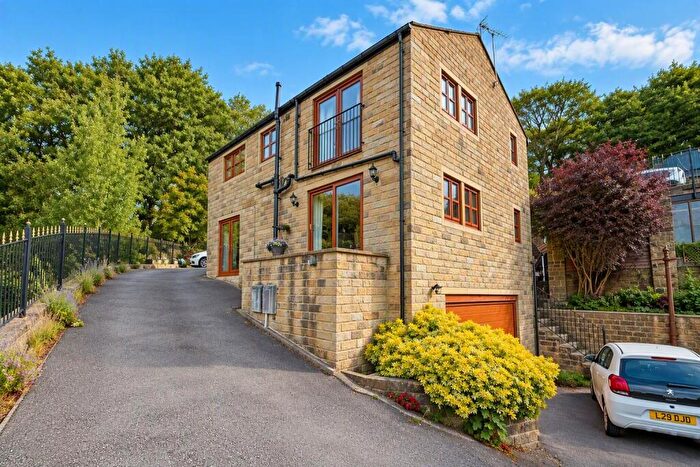 4 Bedroom Detached House For Sale In Bairstow Lane, Sowerby Bridge, HX6