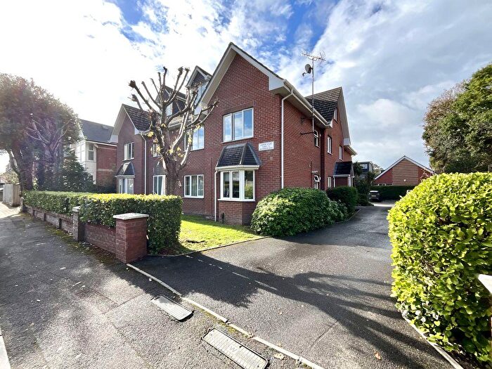 2 Bedroom Flat For Sale In Hamilton Road, Bournemouth, BH1