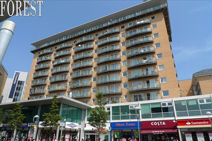 1 Bedroom Flat To Rent In Hamlyn House, Feltham, Middlesex, TW13