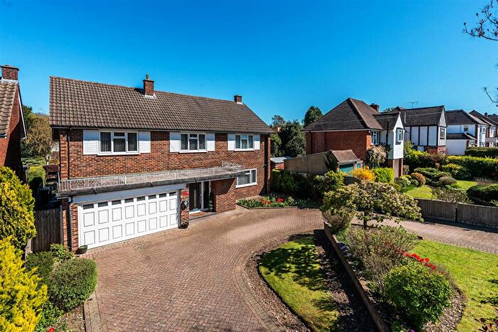 4 Bedroom Detached House For Sale In Sandy Lane, South Cheam, SM2