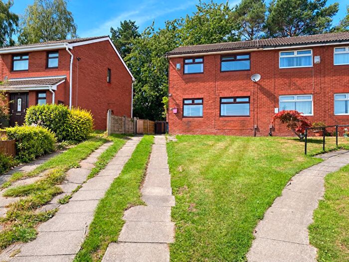 2 Bedroom Semi-Detached House For Sale In Salem Grove, Oldham, OL4