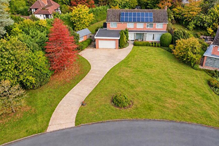 5 Bedroom Detached House For Sale In Wynnstow Park, Oxted, RH8