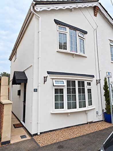 3 Bedroom Semi-Detached House For Sale In Farmers Road, Staines-Upon-Thames, TW18