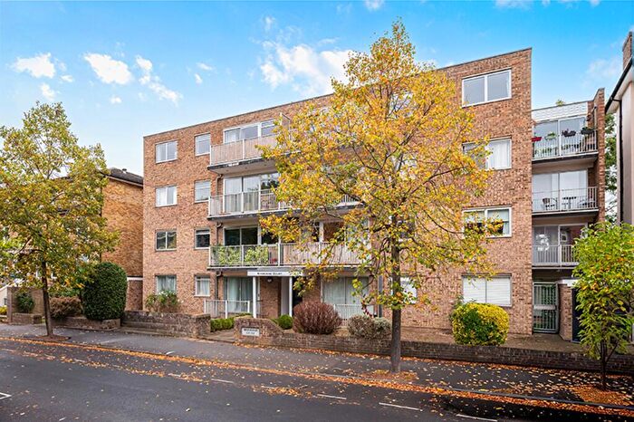 2 Bedroom Flat For Sale In Grove Road, Riverdene Court Grove Road, KT6