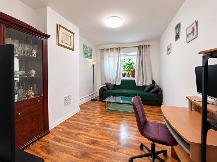 3 Bedroom Flat For Sale In Victoria Way, Charlton, SE7