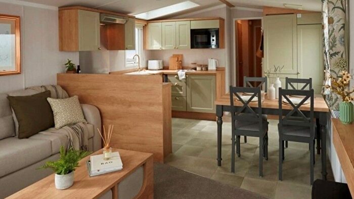 2 Bedroom Mobile/park Home For Sale In Sandhills Coastal Retreat, Mudeford Christchurch, BH23