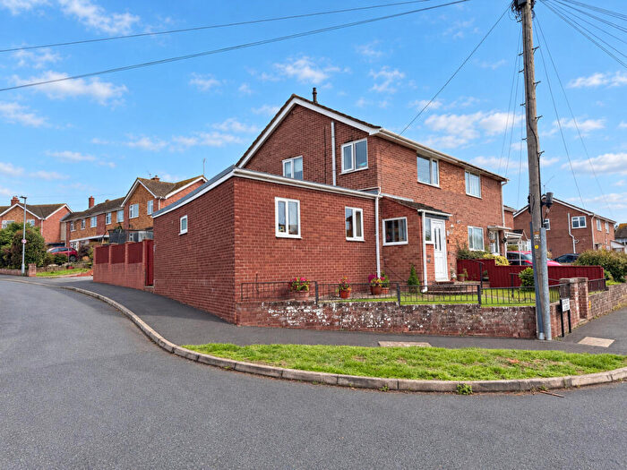 4 Bedroom Semi-Detached House For Sale In Bennett Close, Exeter, EX2