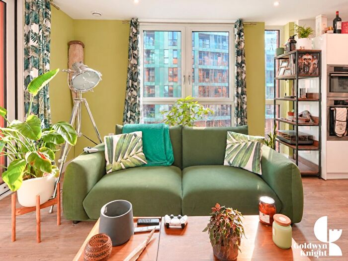 2 Bedroom Flat To Rent In Cable Walk, London, SE10