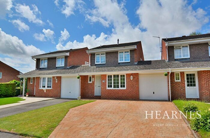 4 Bedroom Link Detached House For Sale In Mountbatten Drive, Ferndown, BH22