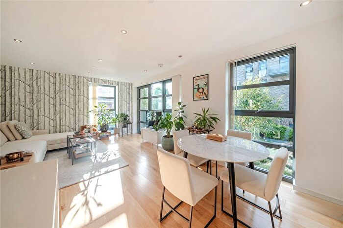 2 Bedroom Flat For Sale In Pages Walk, London, SE1
