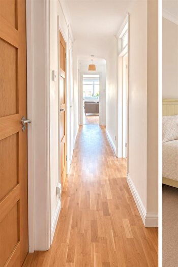 3 Bedroom Flat To Rent In The Drive, Hove, BN3