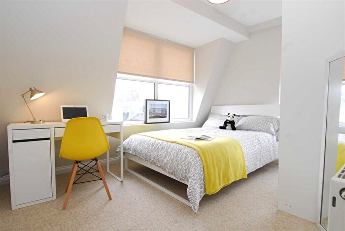 8 Bedroom Flat To Rent In Camden Street, Plymouth, PL4