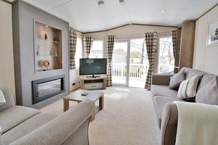 2 Bedroom Lodge For Sale In Mallard Lake, Cotswold Hoburne, Cotswold Water Park, GL7