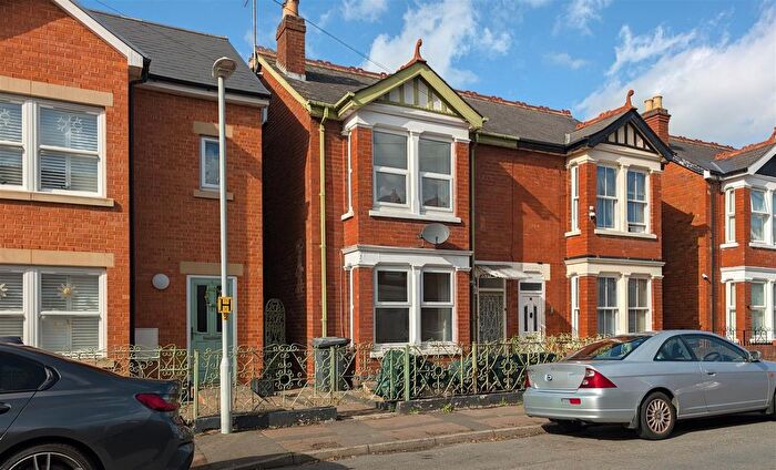 3 Bedroom Semi-Detached House For Sale In Vicarage Road, Gloucester, GL1