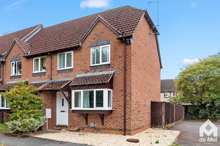 3 Bedroom Semi-Detached House For Sale In The Cornfields, Bishops Cleeve, GL52