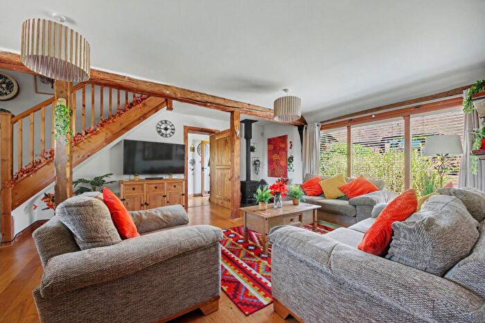 3 Bedroom Barn Conversion For Sale In Paradise Lane, Bishops Waltham, SO32