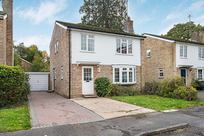 4 Bedroom Detached House For Sale In Charts Close, Cranleigh, GU6