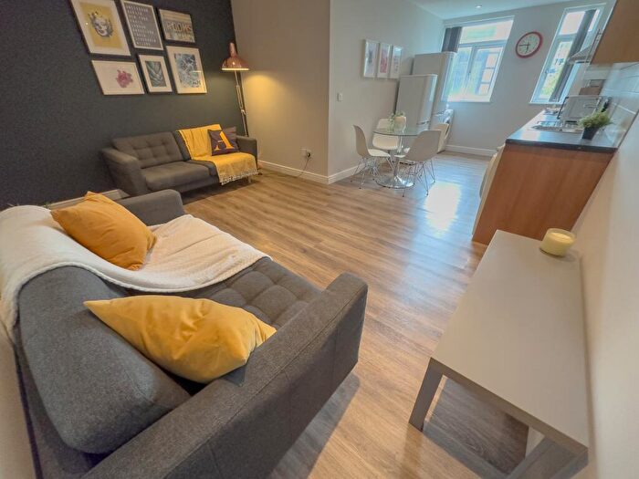 4 Bedroom Flat To Rent In Stafford Street, L3