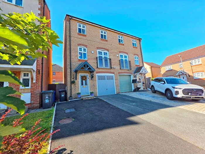 4 Bedroom Semi-Detached House For Sale In Redhill Court, Barnsley, S75