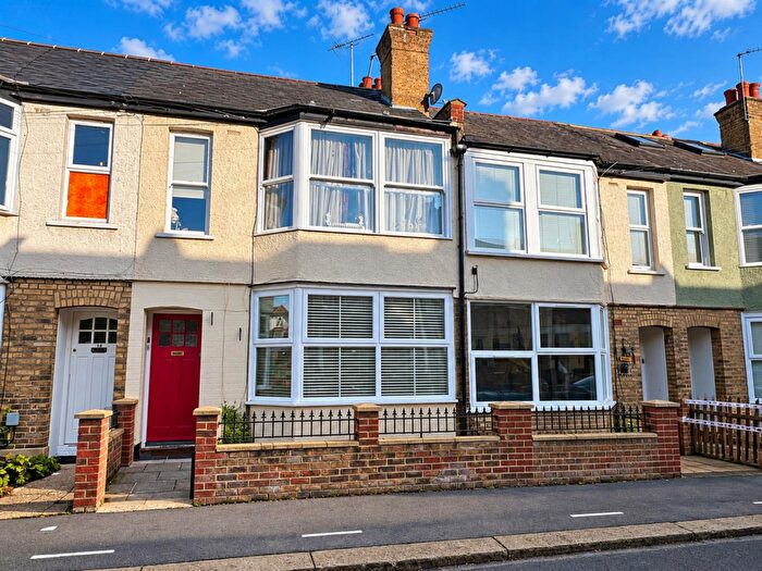 2 Bedroom Apartment For Sale In Stanley Road, North Chingford, E4